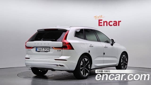 Volvo XC60 2025 — ფოტო 2/20