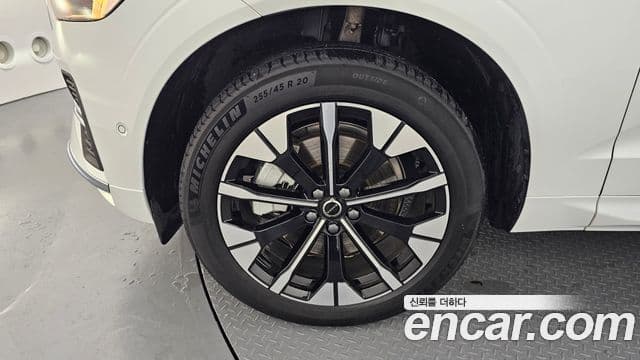 Volvo XC60 2025 — ფოტო 5/20