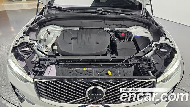 Volvo XC60 2025 — ფოტო 6/20