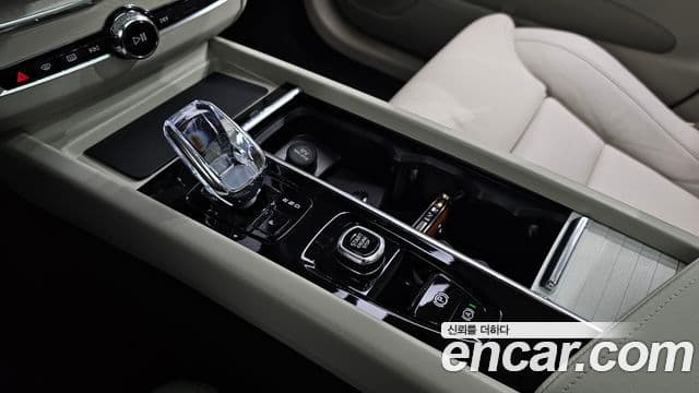 Volvo XC60 2025 — ფოტო 9/20