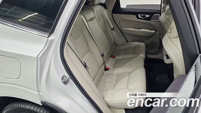 Volvo XC60 2025 — ფოტო 11/20