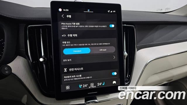 Volvo XC60 2025 — ფოტო 17/20