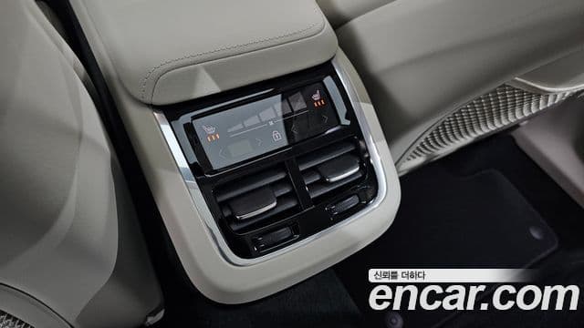 Volvo XC60 2025 — ფოტო 19/20