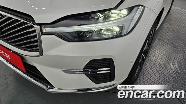 Volvo XC60 2025 — ფოტო 27/37