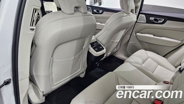 Volvo XC60 2025 — ფოტო 5/37