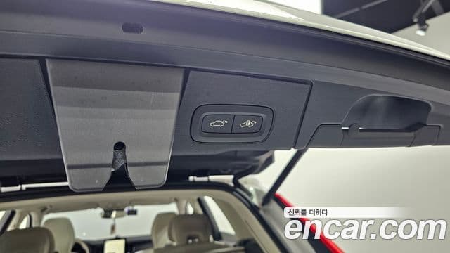 Volvo XC60 2025 — ფოტო 24/37
