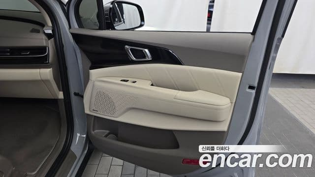 Kia Carnival 2024 — Photo 8/34