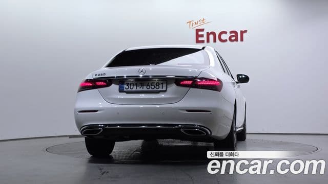 Mercedes-Benz E-Class 2020 — Фото 4/20