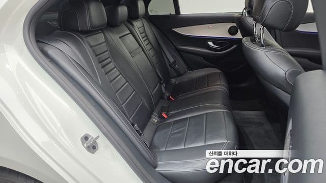 Mercedes-Benz E-Class 2020 — Фото 11/20