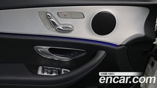 Mercedes-Benz E-Class 2020 — Фото 18/20