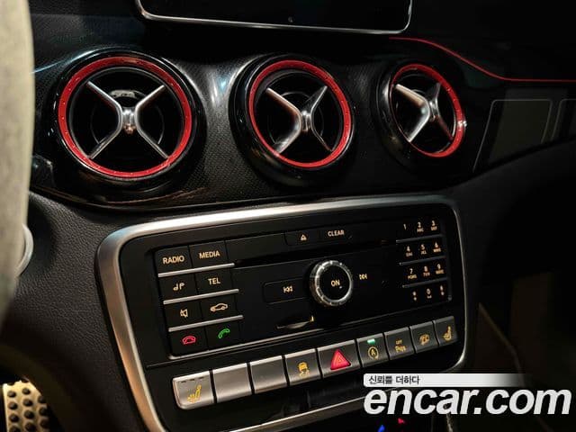 Mercedes-Benz GLA-Class 2018 — Фото 15/18