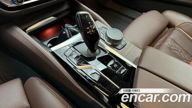 BMW 5 Series 2021 — ფოტო 7/20