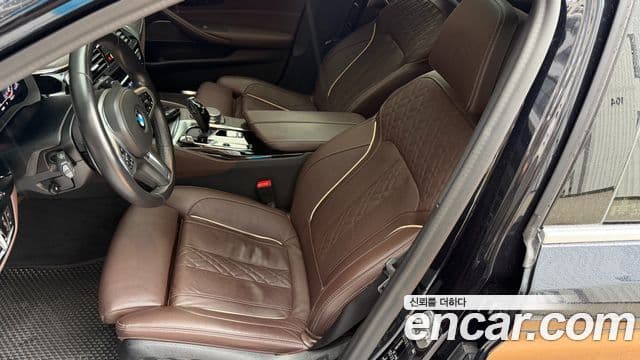 BMW 5 Series 2021 — ფოტო 8/20
