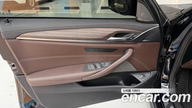BMW 5 Series 2021 — ფოტო 15/20