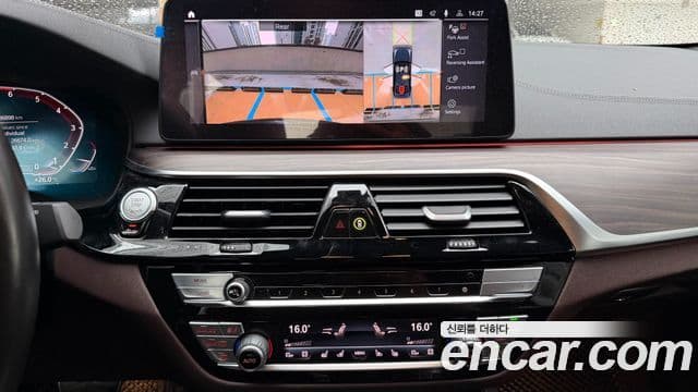 BMW 5 Series 2021 — ფოტო 17/20