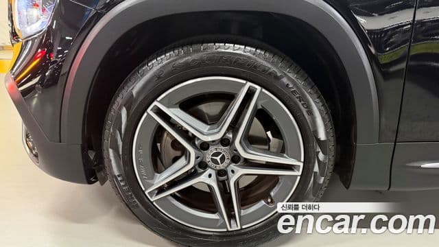 Mercedes-Benz GLB-Class 2023 — Şəkil 4/20