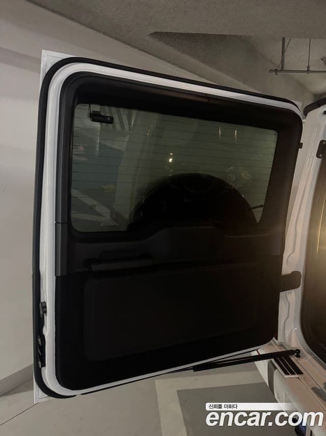 Mercedes-Benz G-Class 2025 — фото 11 из 12