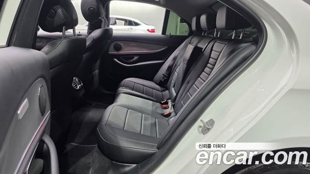 Mercedes-Benz E-Class 2018 — Фото 11/20