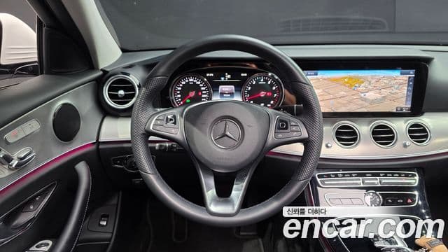 Mercedes-Benz E-Class 2018 — Фото 13/20