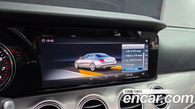 Mercedes-Benz E-Class 2018 — Фото 15/20