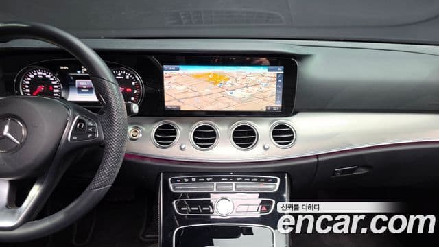 Mercedes-Benz E-Class 2018 — Фото 16/20