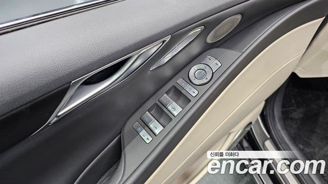 Genesis Electrified G80 2022 — фото 17 из 20