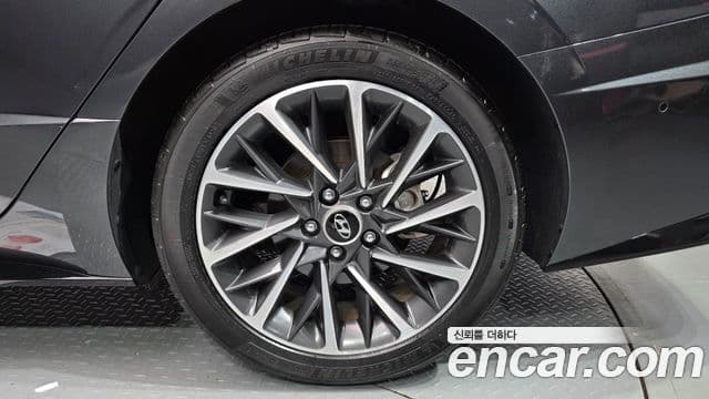 Hyundai Sonata Hybrid 2019 — Photo 31/33