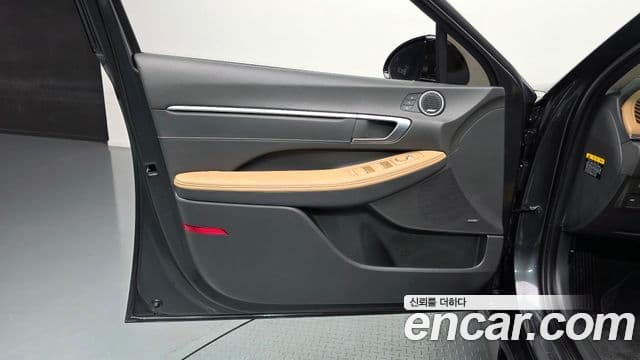 Hyundai Sonata Hybrid 2019 — Photo 5/33