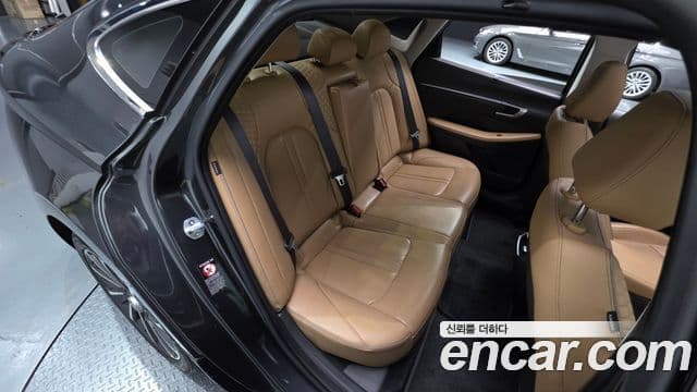 Hyundai Sonata Hybrid 2019 — Photo 15/33