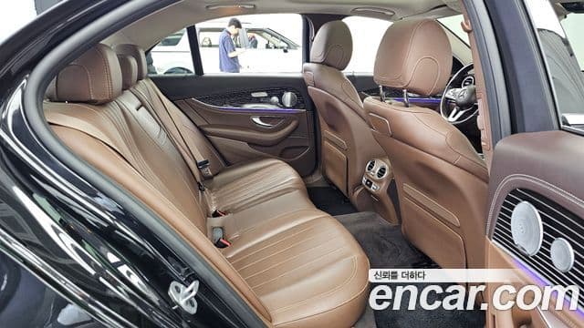 Mercedes-Benz E-Class 2019 — Şəkil 12/20