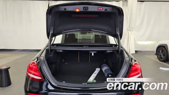 Mercedes-Benz E-Class 2019 — фото 20 из 20