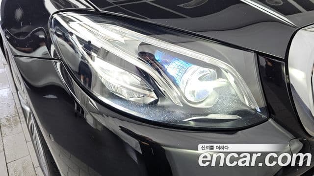 Mercedes-Benz E-Class 2019 — Photo 6/35