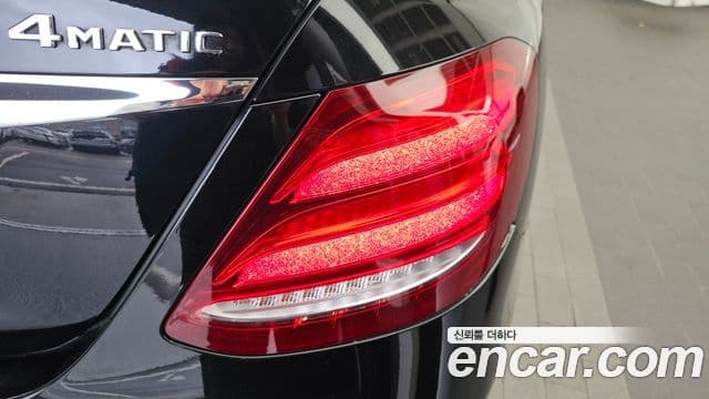 Mercedes-Benz E-Class 2019 — Photo 26/35
