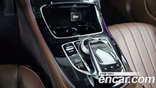 Mercedes-Benz E-Class 2019 — Photo 1/35