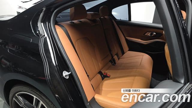 BMW 3 Series 2024 — Photo 33/35