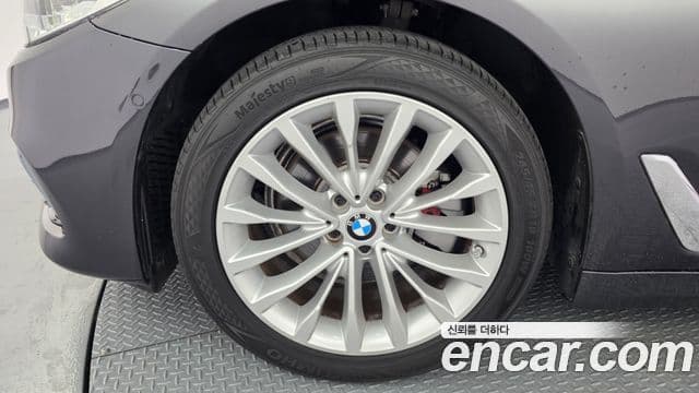 BMW 5 Series 2019 — фото 5 из 20
