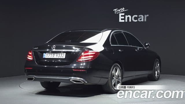 Mercedes-Benz E-Class 2018 — ფოტო 2/20