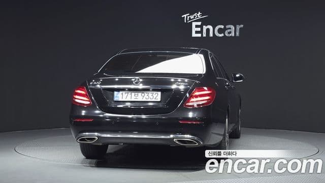 Mercedes-Benz E-Class 2018 — фото 4 из 20