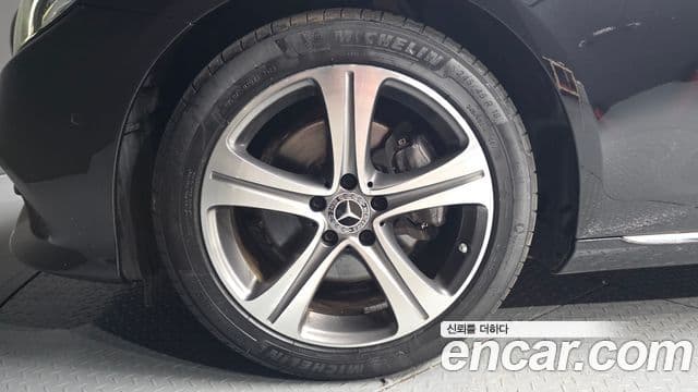 Mercedes-Benz E-Class 2018 — ფოტო 5/20