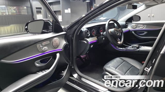Mercedes-Benz E-Class 2018 — ფოტო 10/20