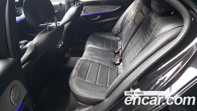 Mercedes-Benz E-Class 2018 — ფოტო 11/20