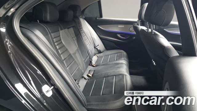 Mercedes-Benz E-Class 2018 — ფოტო 12/20