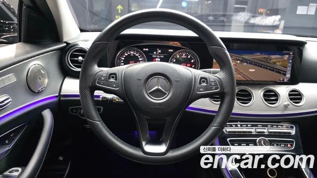 Mercedes-Benz E-Class 2018 — ფოტო 13/20