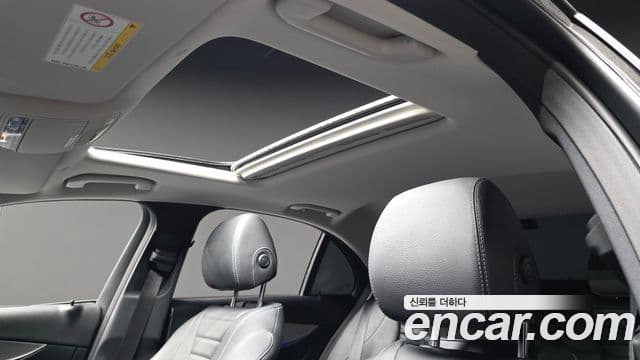 Mercedes-Benz E-Class 2018 — ფოტო 16/20