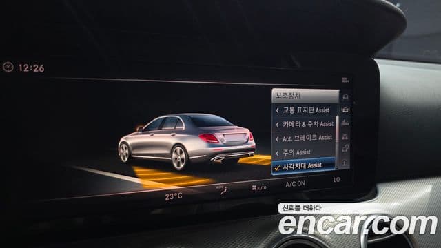 Mercedes-Benz E-Class 2018 — ფოტო 17/20