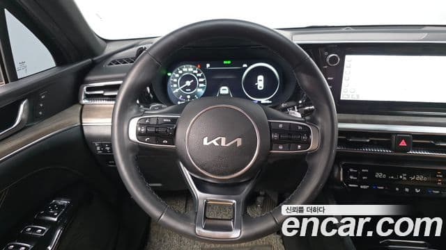 Kia K5 2022 — ფოტო 13/20