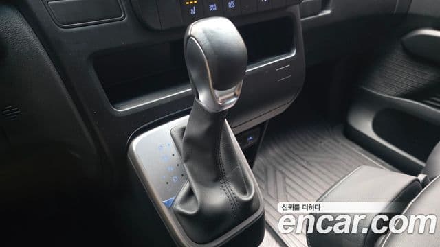 Hyundai Staria 2025 — ფოტო 9/20