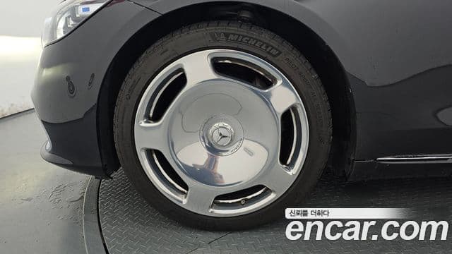 Mercedes-Benz S-Class 2023 — Photo 13/38