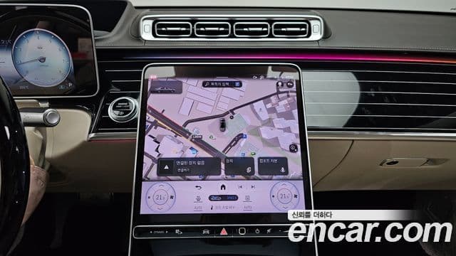 Mercedes-Benz S-Class 2023 — Photo 18/38
