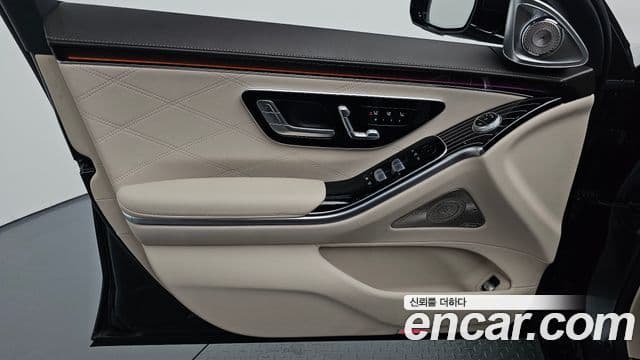 Mercedes-Benz S-Class 2023 — Photo 37/38